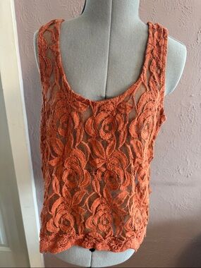Floral Lace Scoop Neck Camisole in Rust